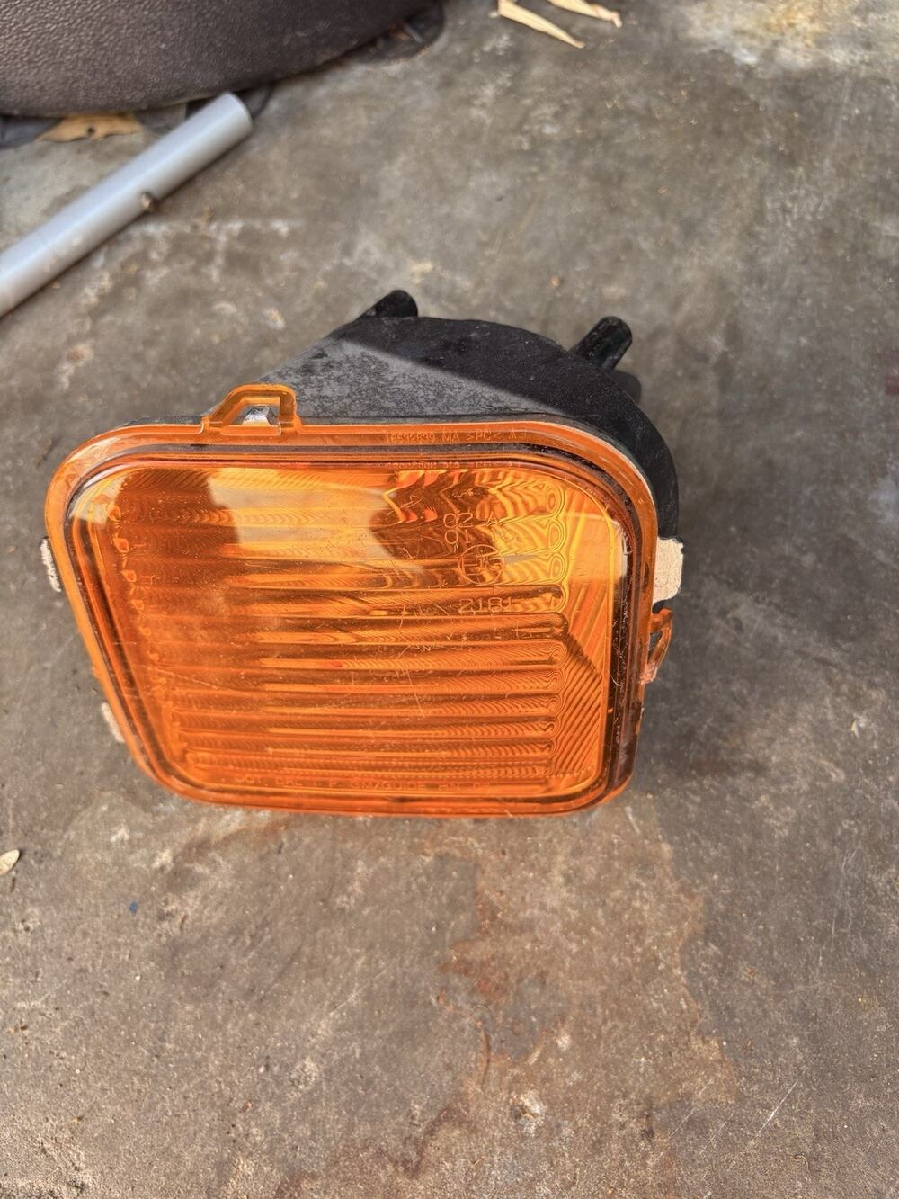 2006-2010 HUMMER H3 FRONT LEFT DRIVER SIDE TURN SIGNAL PARKING LIGHT LAMP OEM